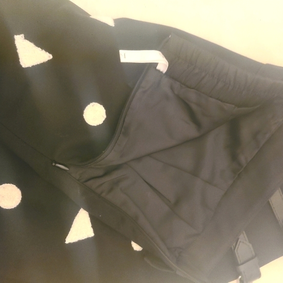 JS black with white shapes, an asymmetric helm line - Picture 3 of 4